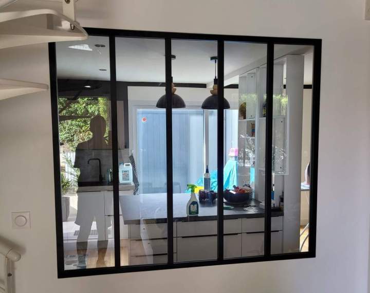 Verrière intérieure sur mesure posée à Bordeaux, style atelier.